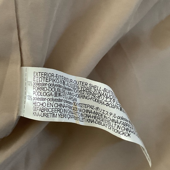 Cute jacket. - Picture 4 of 4